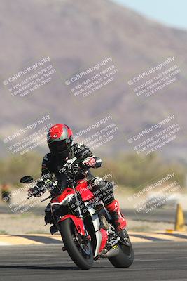 media/Oct-30-2025-Racers Edge (Thu) [[dabbdaf680]]/3-B Group/Session 2 (Turn 14)/